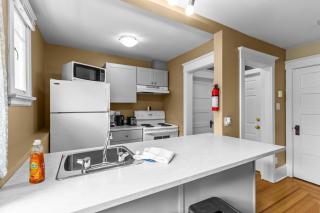 Midstream Executive 2BR Wi-Fi Parking - 4