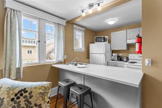 Midstream Executive 2BR Wi-Fi Parking - 9