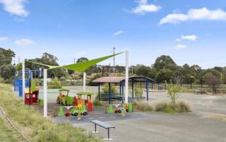 Modern Crestwood Retreat - 2BR Near Canberra City - 7