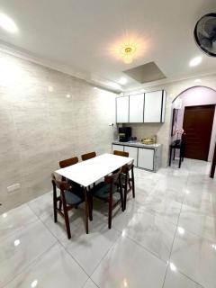 Guest House Taman Universiti 3 bedroom - 5