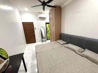 Guest House Taman Universiti 3 bedroom - 4
