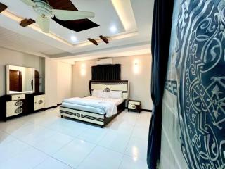 LUX 3 Bedroom Penthouse Apartment islamabad - 4