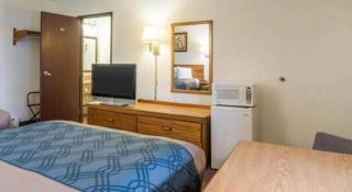 Econo Lodge Saint Albans - 2