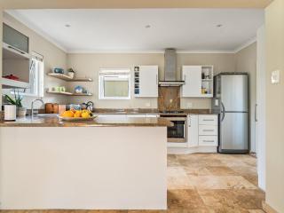 Sunny Thesen Islands Cottage - 2