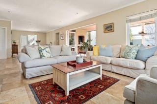 Sunny Thesen Islands Cottage - 4