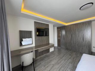 Hammer Luxury Guesthouse - 4