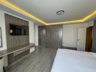 Hammer Luxury Guesthouse - 3