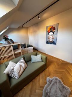 Barcelona Apartment - 9