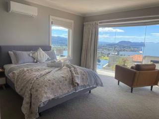 Stunning sandy bay retreat - 9