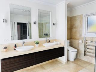 Stunning sandy bay retreat - 7