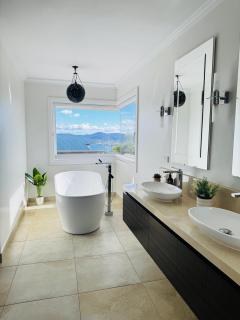Stunning sandy bay retreat - 3
