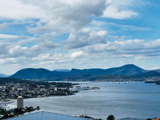 Stunning sandy bay retreat - 0