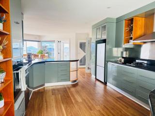 Spacious 3BR Home in Sandy Bay with Parking & Views - 2