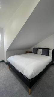 Modern Comfort Rooms in Spacious Home by YO ROOM! Free Parking at Aylestone - Leicester - 4