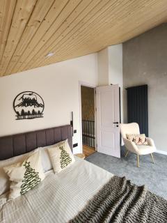 Duplex with private Sauna & Mountain View - 0