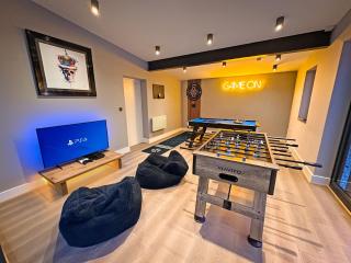 Arden House - Luxury Home with Hot Tub - Games Room - Fire Pit - 7