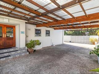 Hermanus Cliff Path Lodge - No Load-shedding - 7