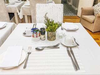 Hermanus Cliff Path Lodge - No Load-shedding - 2