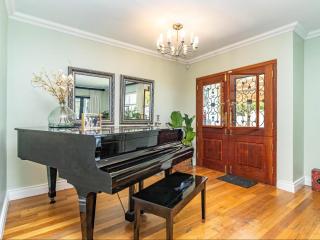 Hermanus Cliff Path Lodge - No Load-shedding - 8