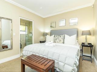 Hermanus Cliff Path Lodge - No Load-shedding - 3