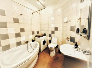 Kyiv Sakura Apartment - 6