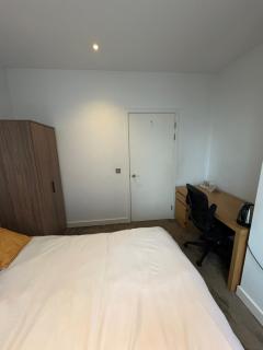 Luxurious and Spacious Central London room in Canary Wharf with a City View & a Private Bathroom - 8