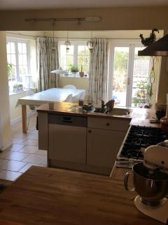 Lovely Bungalow in beautiful neighbourhood - 6