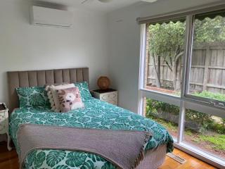 Serene 4Bed2Bath House w Parking Near Mornington Peninsula - 6