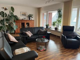 "An der alten Mühle 1" Große Fewo 110 qm, zentral gelegen, zwei Schlafzimmer, Südbalkon, Gartenterrasse & Wallbox - 3