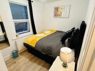 Double Room in Shepherds Bush - 9