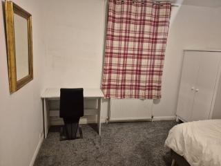 Private Room, closer to train station - 2