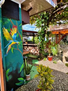 Villas Ela en Bahía Ballena Uvita hermosas habitaciones privadas grandes, piscina, cocina, jacuzzi, aire acondicionado, tv, baño privado, parqueo gratis y terraza - 6