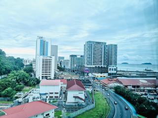 Jesselton Quay with City View 6 pax 3 queen size bed - 5