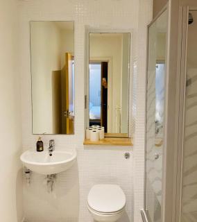 Cozy Room in Glasgow - 2