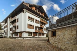 GuestHost - Cortina Charming Wooden Alpine Nest - 6