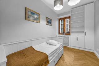 2-Bedroom Downtown Apt - 75m2, AC and Balcony - by Rentujemy - 6