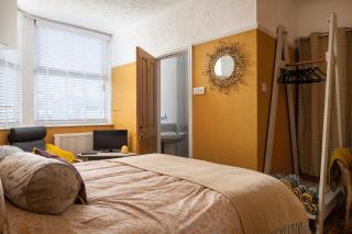 Dryw at Deanfield House Adult only Sea View Apartment in Moelfre by Lazy Days Anglesey - 6