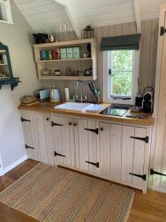 Cabin in the Woods - Haywards Heath - 2