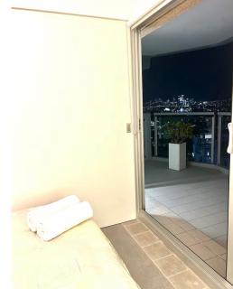 SKYHOME with Panoramic Harbour & Bridge View - 1