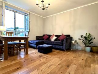 4 Bedroom Apartment, Short Walk to Tower Bridge and City - London - 8
