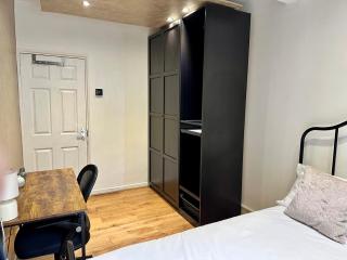 4 Bedroom Apartment, Short Walk to Tower Bridge and City - London - 1