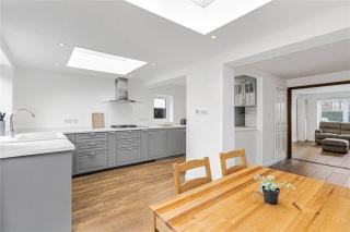 3 Bedroom Spacious Oxford House with Free Parking Near JR Hospital By Spencer and Jackson Short Lets & Serviced Accommodation - 0