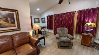 The Lake Cottage Hideaway - 9