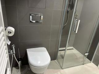 William's Modern Luxe Suite by the Station - 8