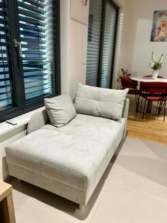 William's Modern Luxe Suite by the Station - 7