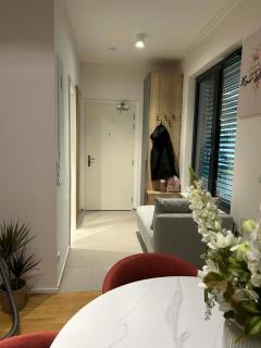 William's Modern Luxe Suite by the Station - 5