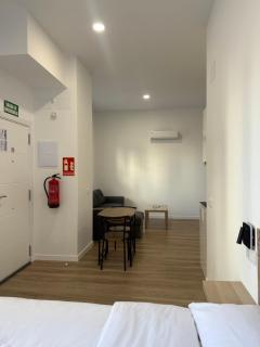 Apartamento 3 a 2 min caminando de la Estación de Bus y Teen María Zambrano - 9