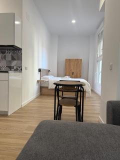 Apartamento 3 a 2 min caminando de la Estación de Bus y Teen María Zambrano - 8