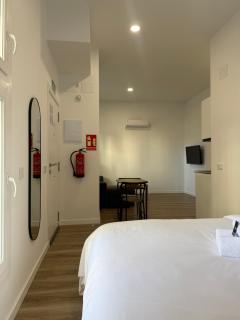 Apartamento 3 a 2 min caminando de la Estación de Bus y Teen María Zambrano - 2