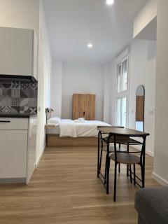 Apartamento 3 a 2 min caminando de la Estación de Bus y Teen María Zambrano - 0